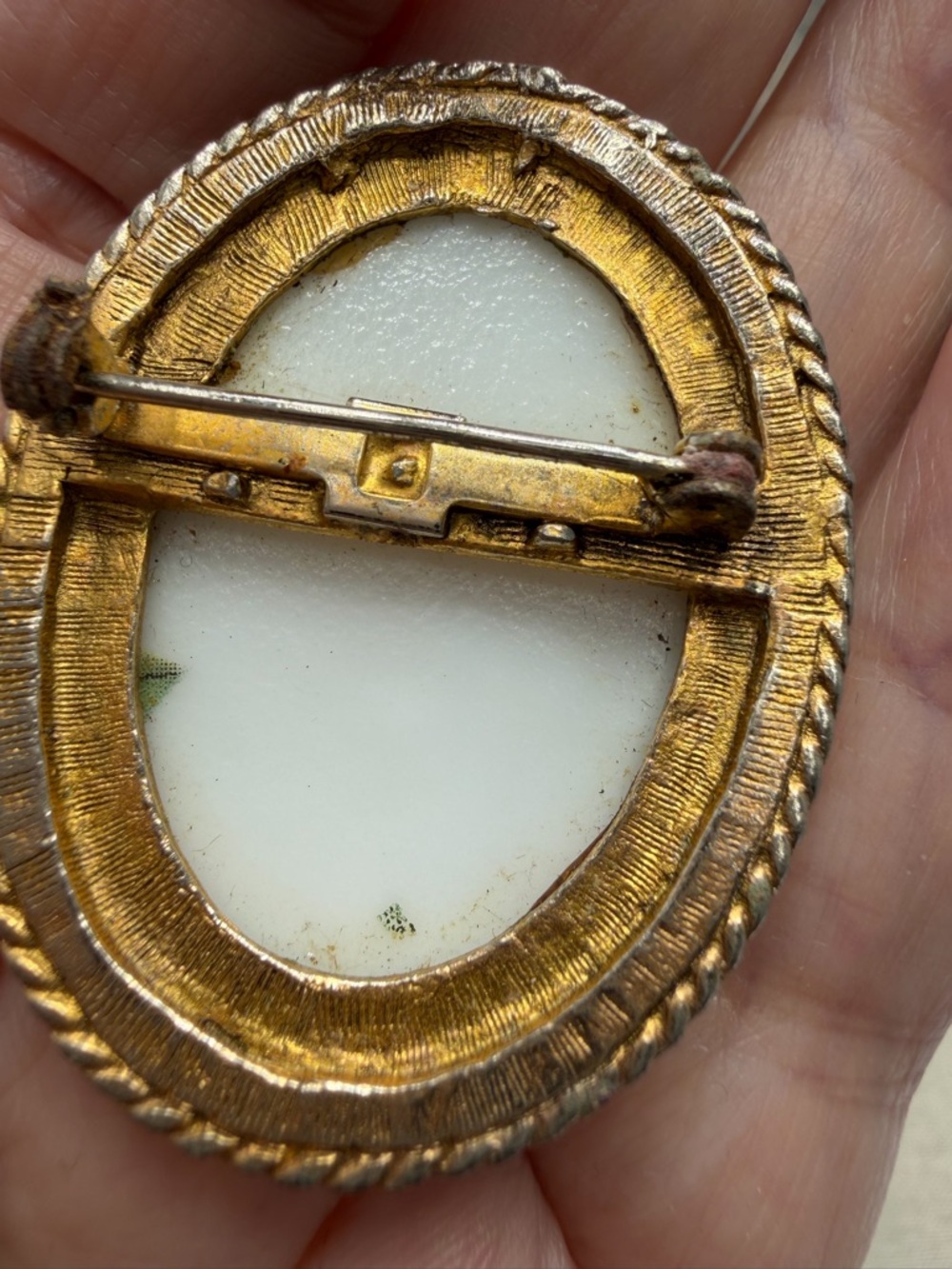 Vintage Primrose German Art Glass brooch - Picture 3 of 3